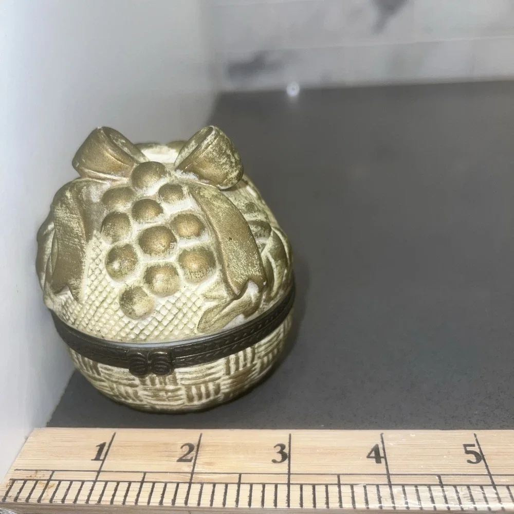 Ball Shaped TRINKET BOX Fruit Basket Gold Bow Grapes Photo Place Card Holder